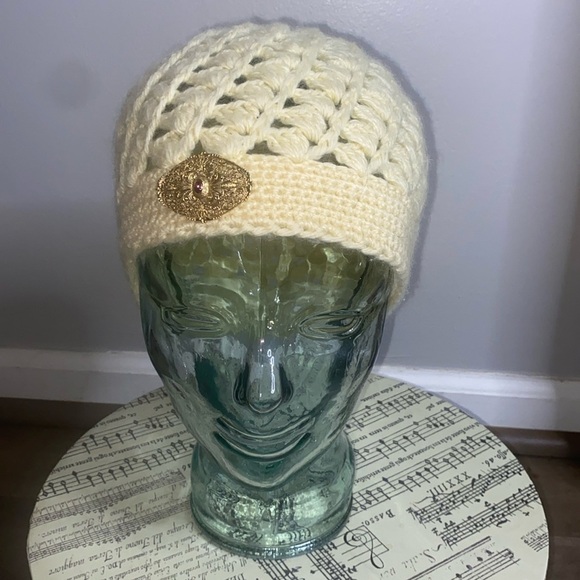 American Eagle hand knit beanie hat with filigree broach - Picture 1 of 4
